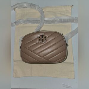 NEW! Tory Burch Kira Quilted Camera Crossbody Bag In Classic Taupe